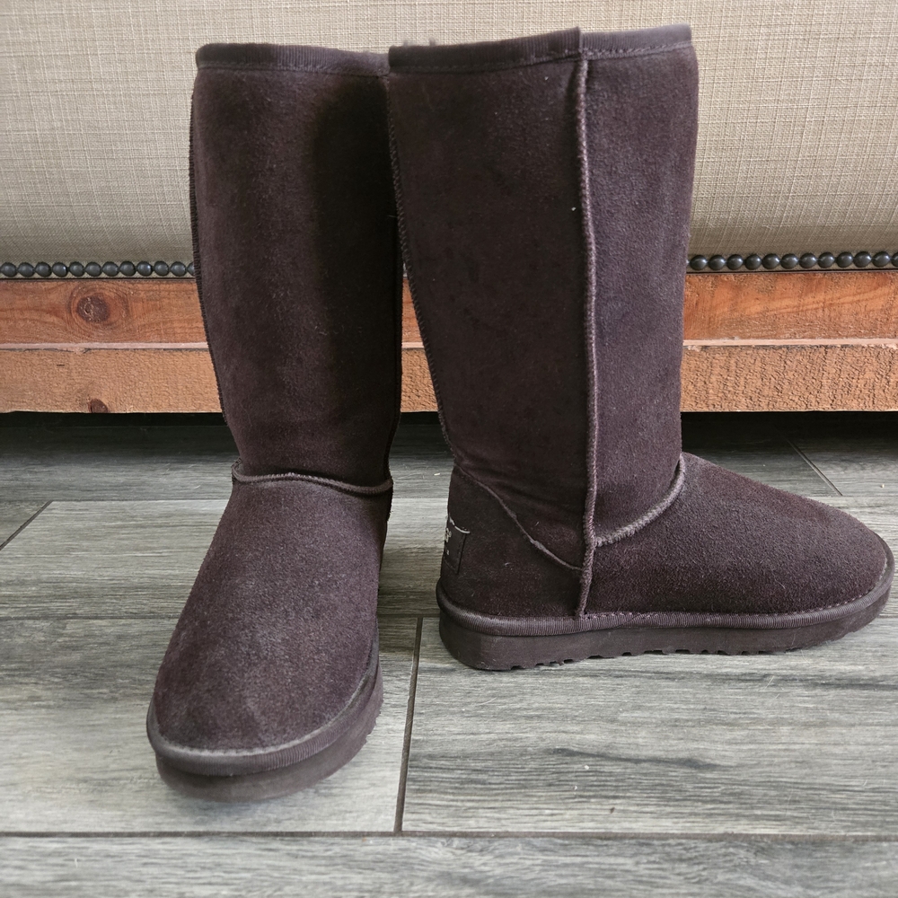 UGG Tall Boota 6.5